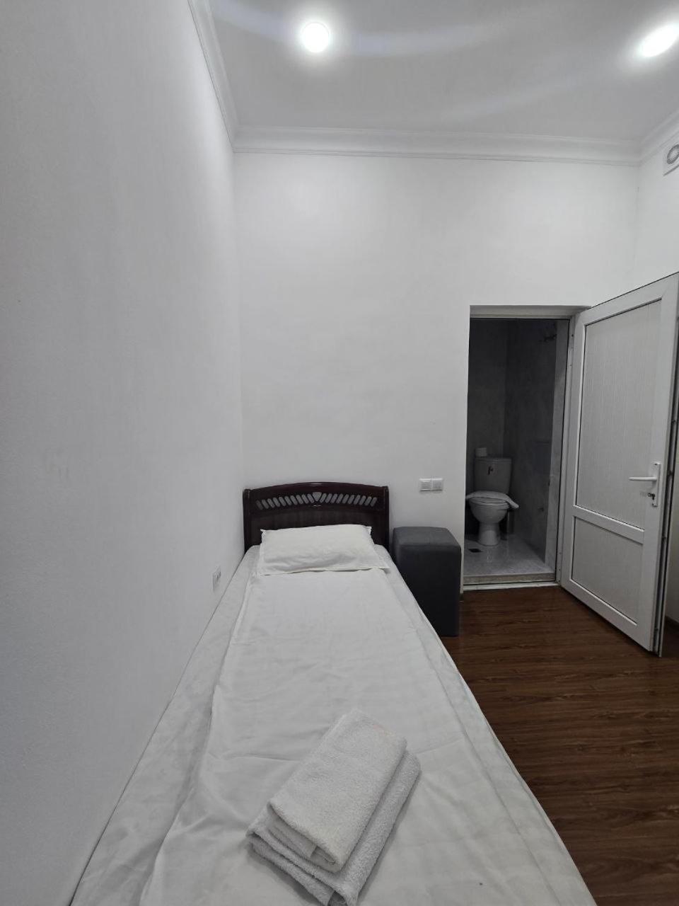 Guesto Hostel Tasjkent Eksteriør billede